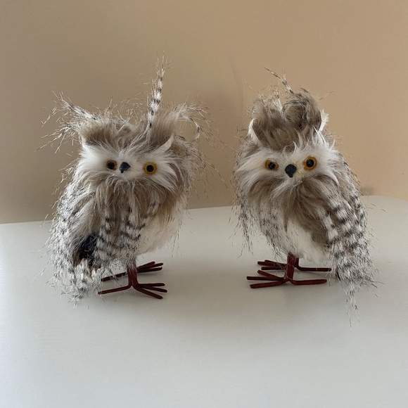 Set of 2 Feathered Snowy Zebra Owls - Picture 2 of 9